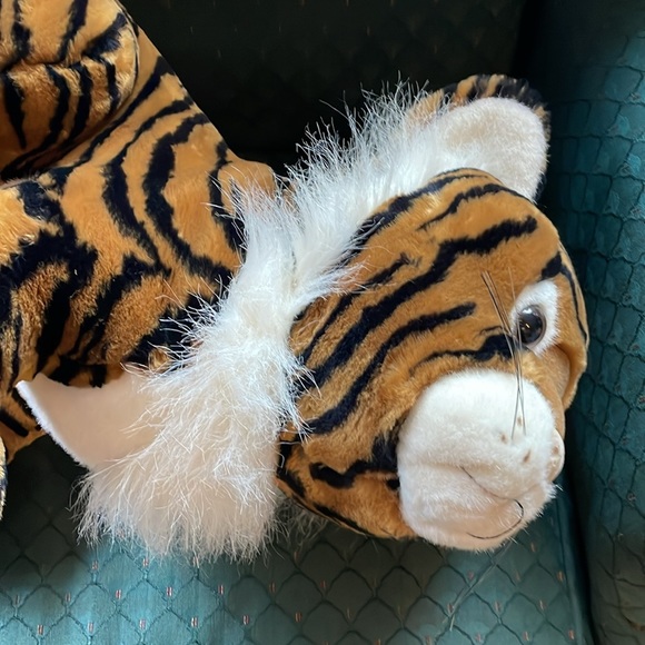 Large stuffed tiger imported by CWC - Picture 4 of 6